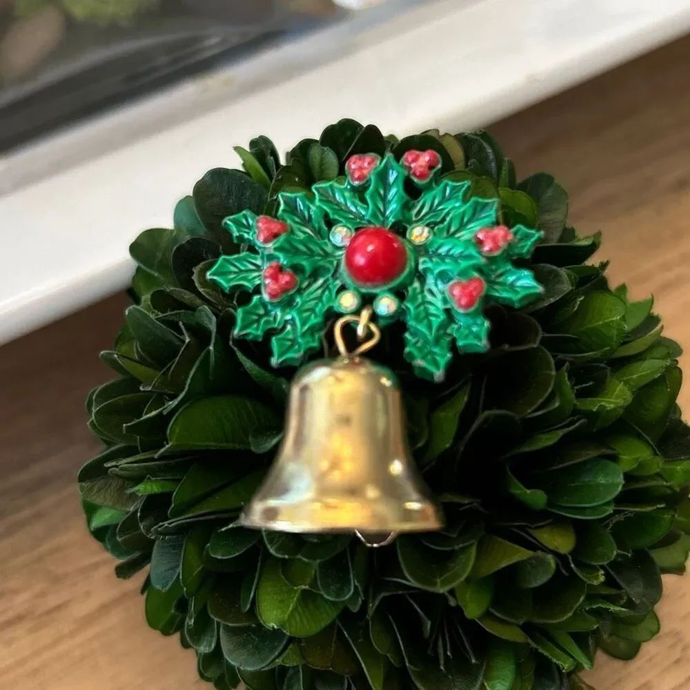 Vintage bell Christmas pin brooch holly leaves